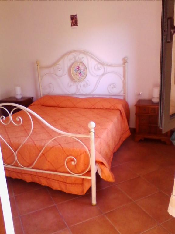 Farm Stay Gli Oleandri Loiri Porto San Paolo Chambre photo